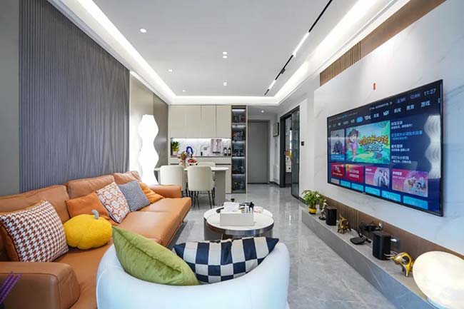 90㎡現(xiàn)代三居，舍主燈換燈帶，巧妙的色彩混搭，打造年輕有趣的生活